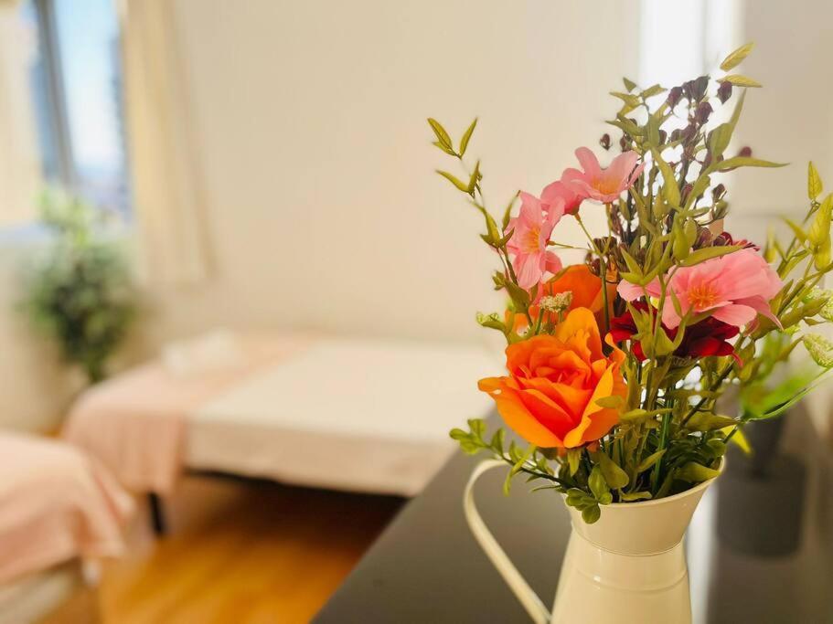 The Rock Retreat - Gibraltar Apartment ภายนอก รูปภาพ