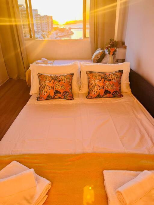 The Rock Retreat - Gibraltar Apartment ภายนอก รูปภาพ