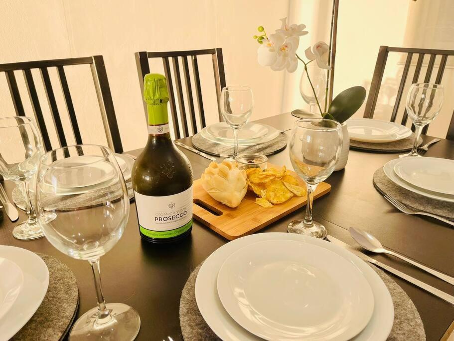 The Rock Retreat - Gibraltar Apartment ภายนอก รูปภาพ