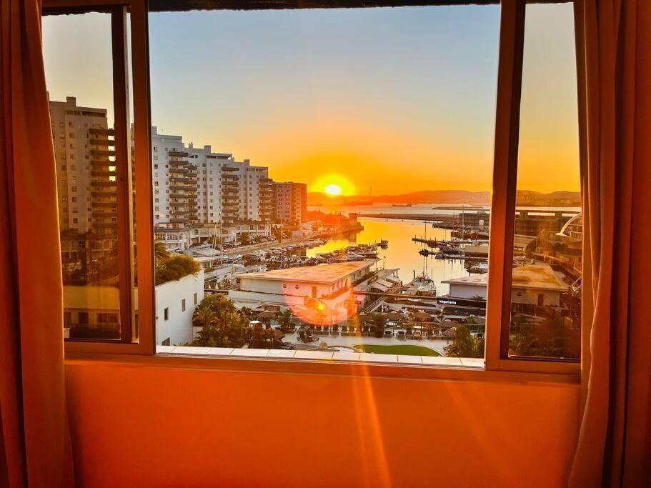 The Rock Retreat - Gibraltar Apartment ภายนอก รูปภาพ