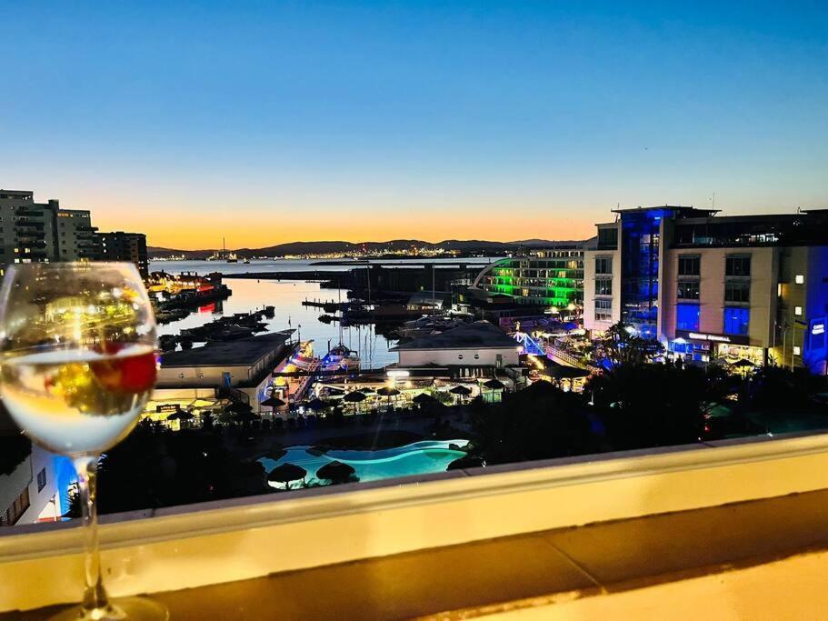 The Rock Retreat - Gibraltar Apartment ภายนอก รูปภาพ