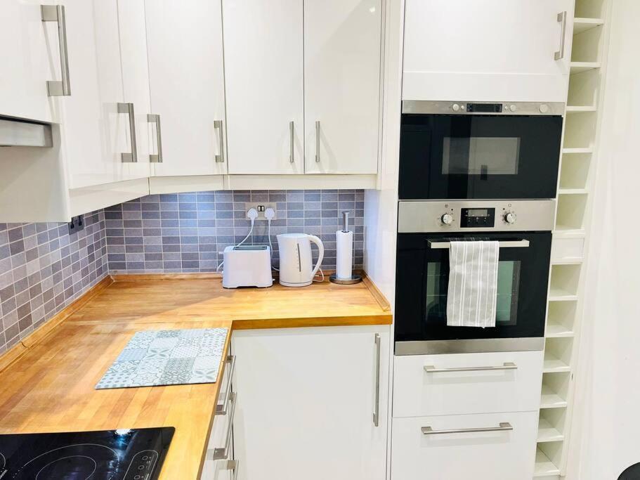 The Rock Retreat - Gibraltar Apartment ภายนอก รูปภาพ