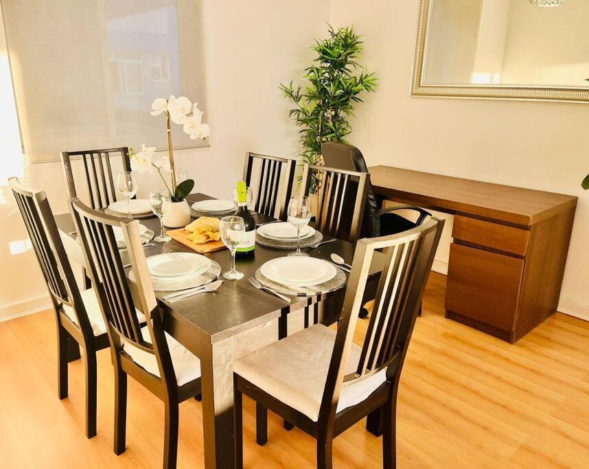The Rock Retreat - Gibraltar Apartment ภายนอก รูปภาพ