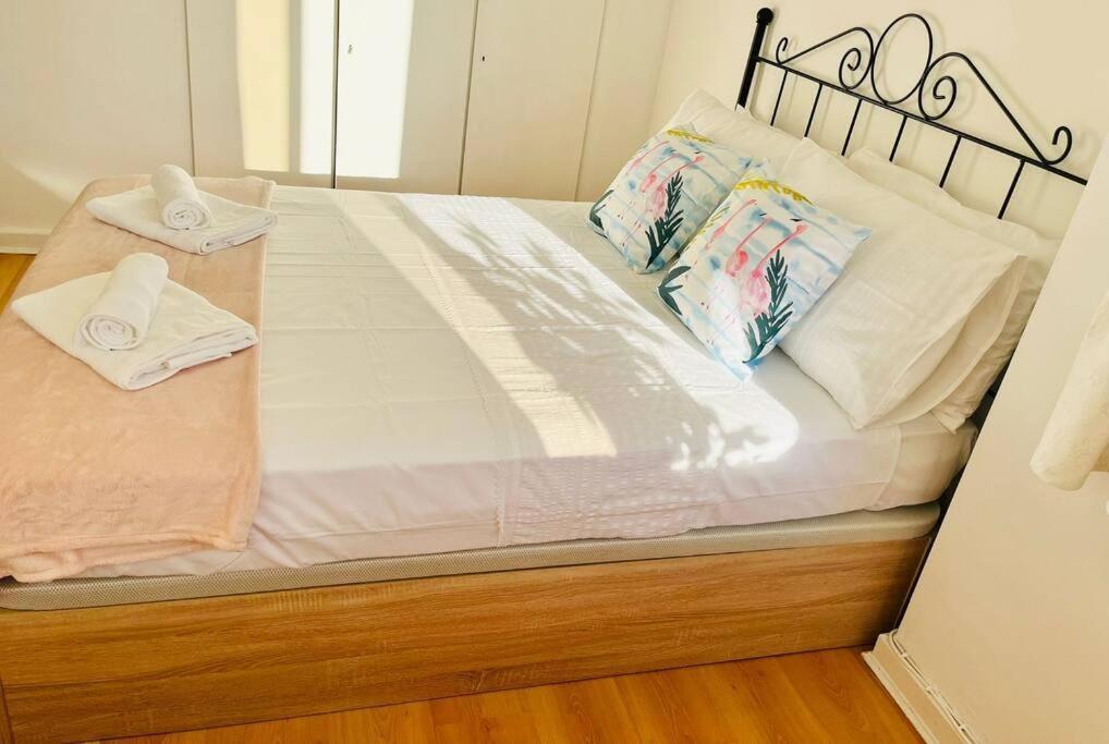 The Rock Retreat - Gibraltar Apartment ภายนอก รูปภาพ