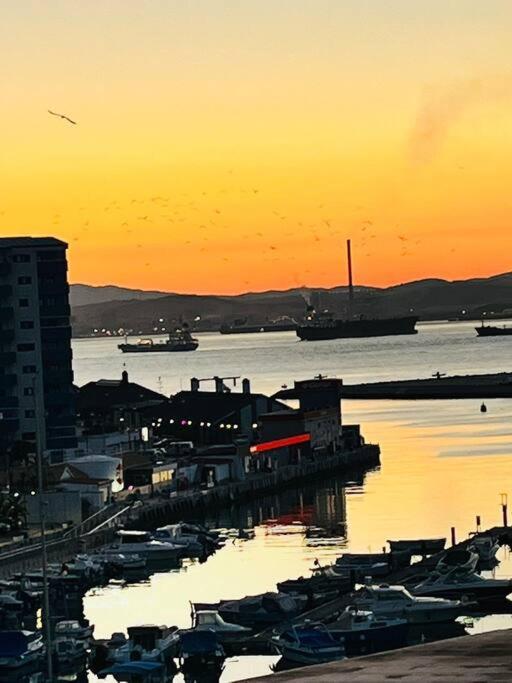 The Rock Retreat - Gibraltar Apartment ภายนอก รูปภาพ