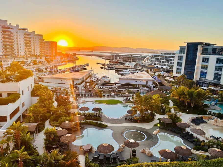 The Rock Retreat - Gibraltar Apartment ภายนอก รูปภาพ